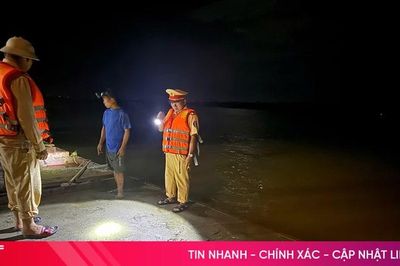 Bắt giữ thuyền vận chuyển cát trái phép trên sông Lam
