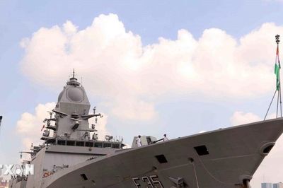 Biên đội tàu Hải quân Ấn Độ thăm hữu nghị Thành phố Hồ Chí Minh