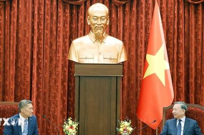 Tổng Bí thư, Chủ tịch nước tiếp Quyền Bộ trưởng Hải quân Hoa Kỳ