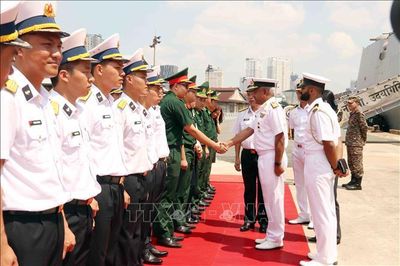 Biên đội tàu Hải quân Ấn Độ thăm hữu nghị TP Hồ Chí Minh