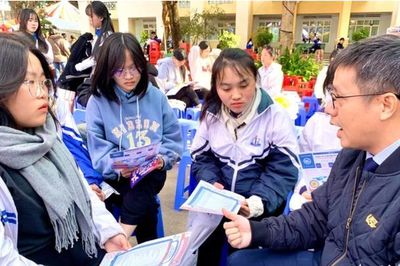 Tin vui cho phụ huynh Hà Nội: Trên 102.000 học sinh giành suất vào THPT công lập, đạt 80%