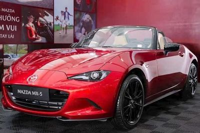 Mazda giới thiệu xe mui trần tại Việt Nam, giá khởi điểm hơn 1,3 tỷ đồng