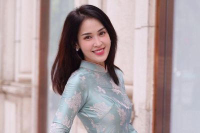 Tú Vi khoe nhan sắc ngọt ngào gây thương nhớ ở tuổi 40