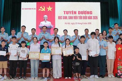 Quân chủng Phòng không-Không quân tuyên dương học sinh, sinh viên tiêu biểu