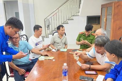 Đà Nẵng đẩy mạnh chi trả an sinh xã hội không dùng tiền mặt