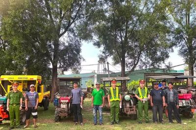38 xe công nông ở phường Hội Phú được dán decal phản quang miễn phí