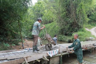 Đường đến đâu giàu đến đó