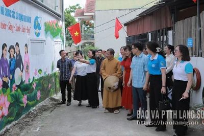 Phụ nữ khéo dân vận