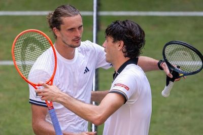 Alexander Zverev dừng bước tại Halle Open: Sự cố insulin hy hữu và nỗi lo trước thềm Wimbledon