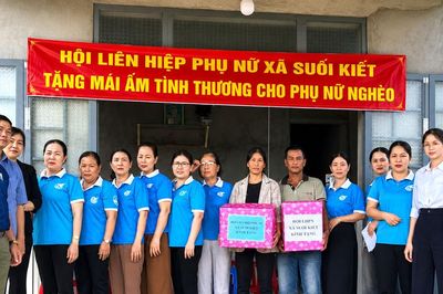 Nuôi heo đất vì mái ấm cho phụ nữ nghèo