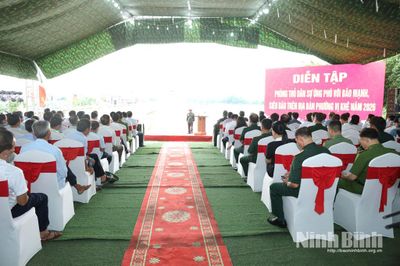 Phường Vị Khê diễn tập thực binh xử trí tình huống di dân, xử lý sự cố chống sạt trượt mái đê năm 2026