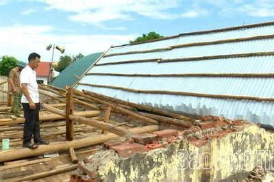 Xã Bình Phú kiểm tra, chỉ đạo khắc phục thiệt hại do dông lốc