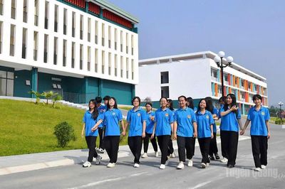 Hiệu trưởng các trường được phân cấp giải quyết thủ tục tiếp nhận và chuyển trường đối với học sinh