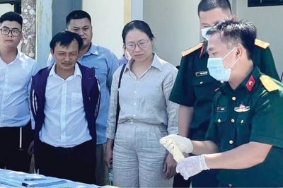Sát cánh cùng đồng đội qua từng phần mộ