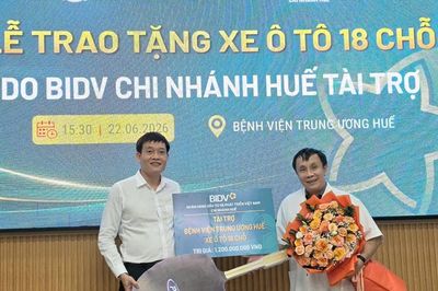 BIDV Huế hỗ trợ phương tiện cho Bệnh viện Trung ương Huế