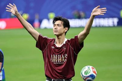 Diễn viên Lý Hiện là nghệ sĩ Trung Quốc đầu tiên xuất hiện tại World Cup