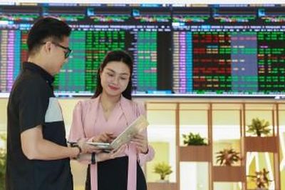 Chứng khoán ngày 22/6: Cổ phiếu 'họ Vin' nâng đỡ, VN-Index bật tăng mạnh đầu tuần