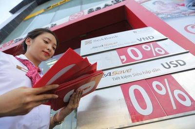 Lãi suất khó giảm sâu khi thanh khoản hệ thống tiếp tục chịu áp lực