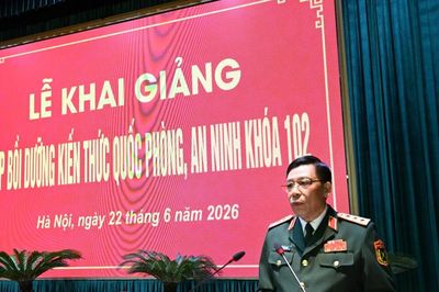 Khai giảng lớp bồi dưỡng kiến thức quốc phòng, an ninh khóa 102