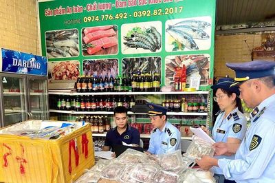 Thanh Hóa: Xử phạt doanh nghiệp kinh doanh mực đông lạnh không rõ nguồn gốc