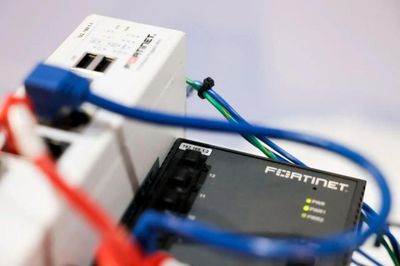 Hàng chục nghìn tường lửa Fortinet bị tin tặc chiếm quyền