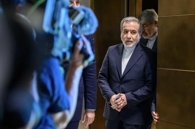 Mỹ - Iran xử lý sự cố Hormuz, Tehran nói một phần tài sản được dỡ phong tỏa