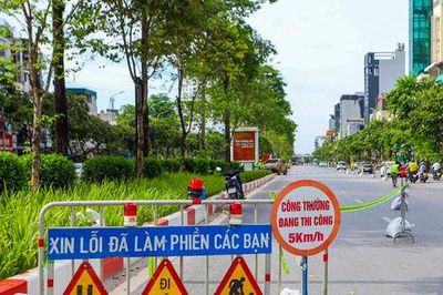 Hà Nội: Rào chắn đường Văn Cao phục vụ thi công tuyến metro số 5