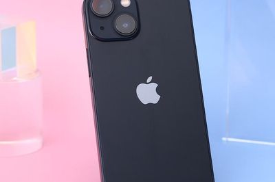 iPhone 13 giá 12 triệu đồng xịn đẹp chẳng kém iPhone 17 được săn đón mong chờ