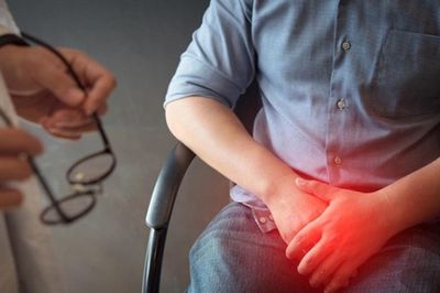 Khám vì bí tiểu, người đàn ông 63 tuổi bất ngờ phát hiện ung thư tuyến tiền liệt, khối u phình to gấp 5 lần