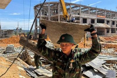 Quân đội tăng tốc hỗ trợ xây dựng trường học nội trú vùng cao ở Huế