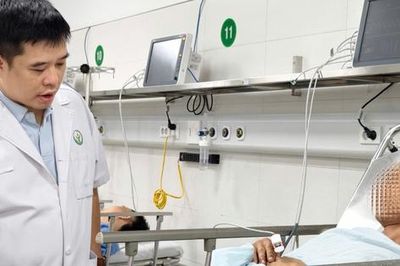 Phẫu thuật khẩn, cứu người đàn ông bị thanh xà beng dài 1,5 mét đâm xuyên đùi