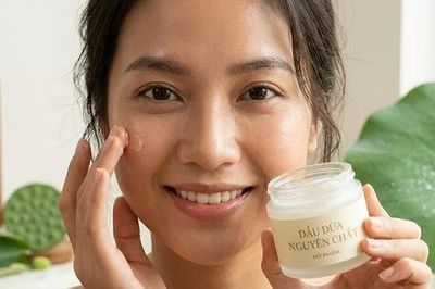 6 lợi ích của việc thoa dầu dừa lên mặt mỗi ngày