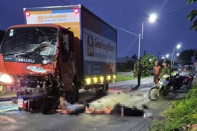 Tây Ninh: 3 thanh niên tử vong sau cú tông trực diện xe tải