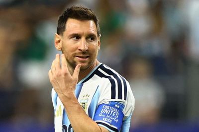 Vết gợn trong ngày lịch sử của Messi