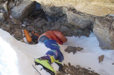 Sắp có lời giải về thi thể 'đôi giày xanh' trên đỉnh Everest