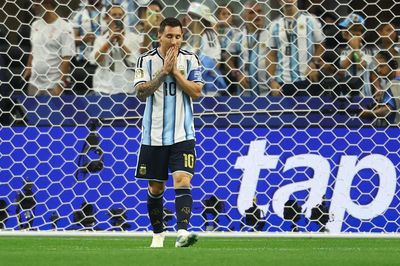 Vết xước trong sự nghiệp vĩ đại của Messi