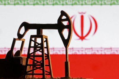 Mỹ lần đầu để Iran bán dầu bằng USD
