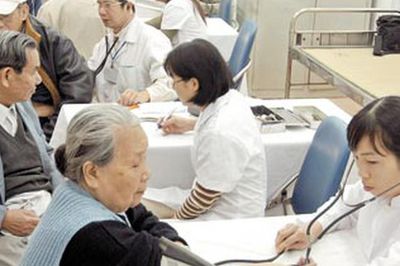 Từ năm 2026, người cao tuổi được khám sức khỏe định kỳ miễn phí ít nhất mỗi năm 1 lần