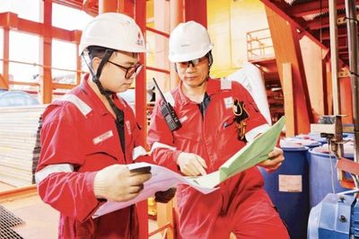 Kỳ tích dòng dầu và những người 'đi tìm lửa' giữa biển khơi