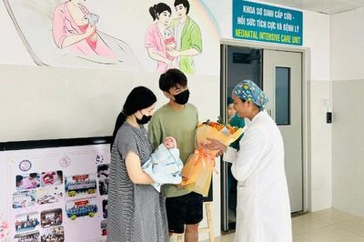 Kỳ tích cứu sống bé sinh cực non chỉ nặng 720 gram tại Đà Nẵng