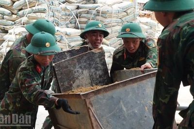 Đếm ngược 38 ngày dựng trường nơi biên giới