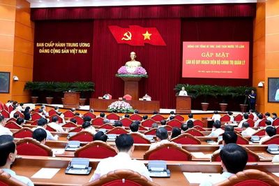 Nhìn thẳng vào thực tiễn để đổi mới mạnh mẽ công tác quy hoạch, sử dụng cán bộ