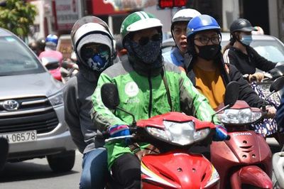 Vì sao chưa đưa tài xế xe công nghệ, shipper vào diện đóng bảo hiểm bắt buộc?