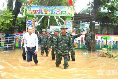 Xây 'thế trận lòng dân' trong phòng thủ quân khu