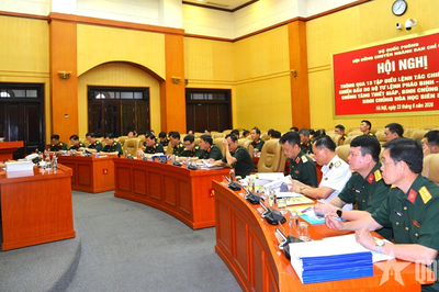 Trung tướng Lê Văn Hướng chủ trì Hội nghị thông qua các tập điều lệnh tác chiến, điều lệnh chiến đấu