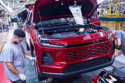 [GALLERY] Toyota RAV4 'cháy hàng', mở rộng sản xuất vẫn không đủ xe để bán