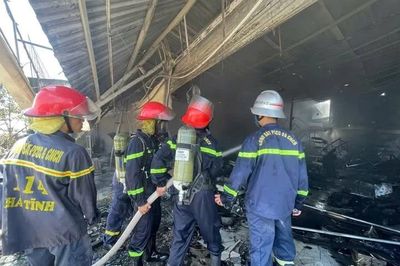 'Bà hỏa' thiêu rụi cửa hàng điện máy ở Hà Tĩnh