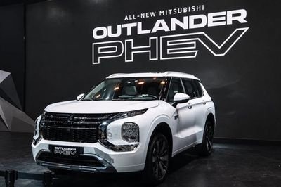 Cận cảnh Mitsubishi Outlander PHEV 2026 vừa ra mắt tại Đông Nam Á