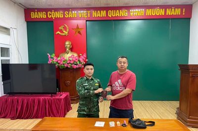 Đồn Biên phòng Bắc Sơn trao trả tài sản cho công dân Trung Quốc