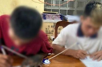 Công an làm việc với người 'tung' lên mạng clip đi xe máy 'kẹp 3' không đội mũ bảo hiểm